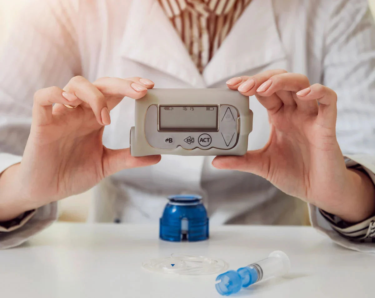 person holding blood glucose meter device with insulin pump components showing diabetes device maintenance and usage Imagen