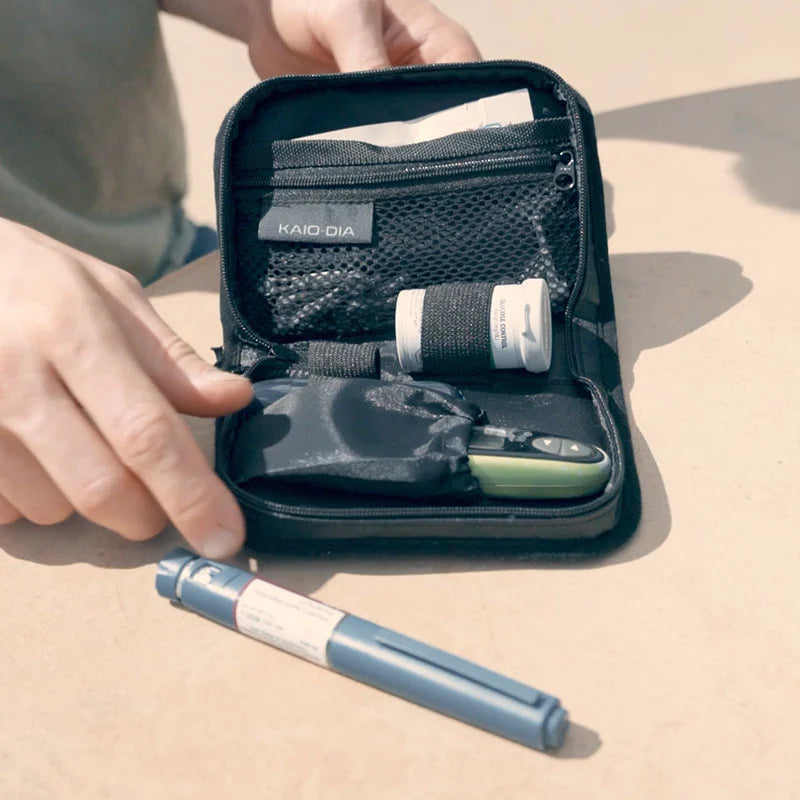 compact-glucose-meter-case.webp__PID:ebb6f4cb-08f7-49e1-8d9b-4e03cec7d311 Imagen