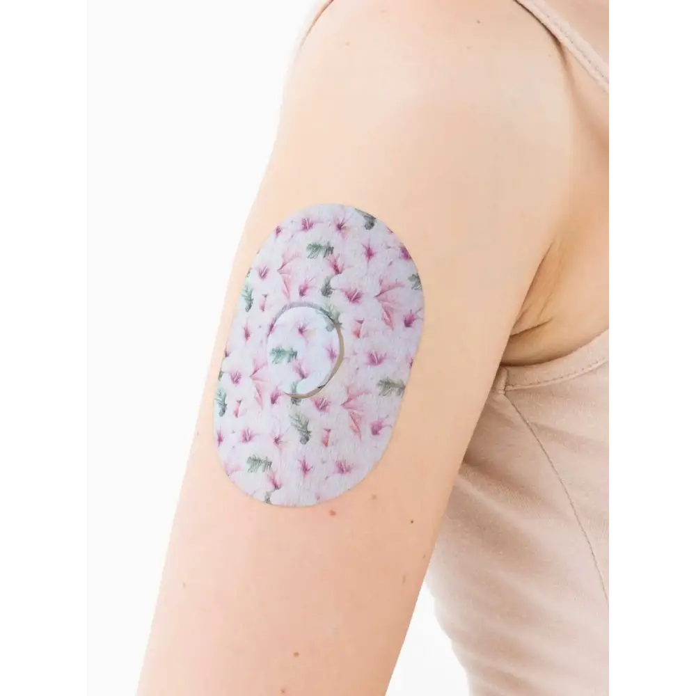 Parche adhesivo para Dexcom G7, serie Spring, en el brazo, primer plano