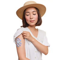 Parche adhesivo para Dexcom G7, serie Spring, llevado en el brazo por una mujer