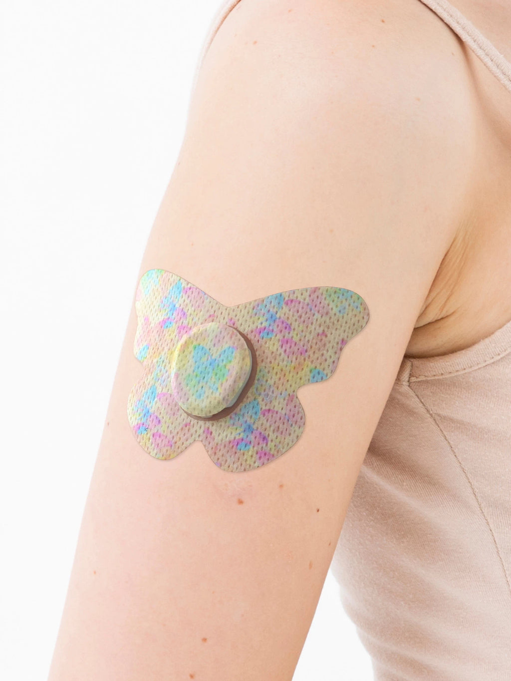 Parche adhesivo para Dexcom G7, forma de mariposa, en el brazo, primer plano