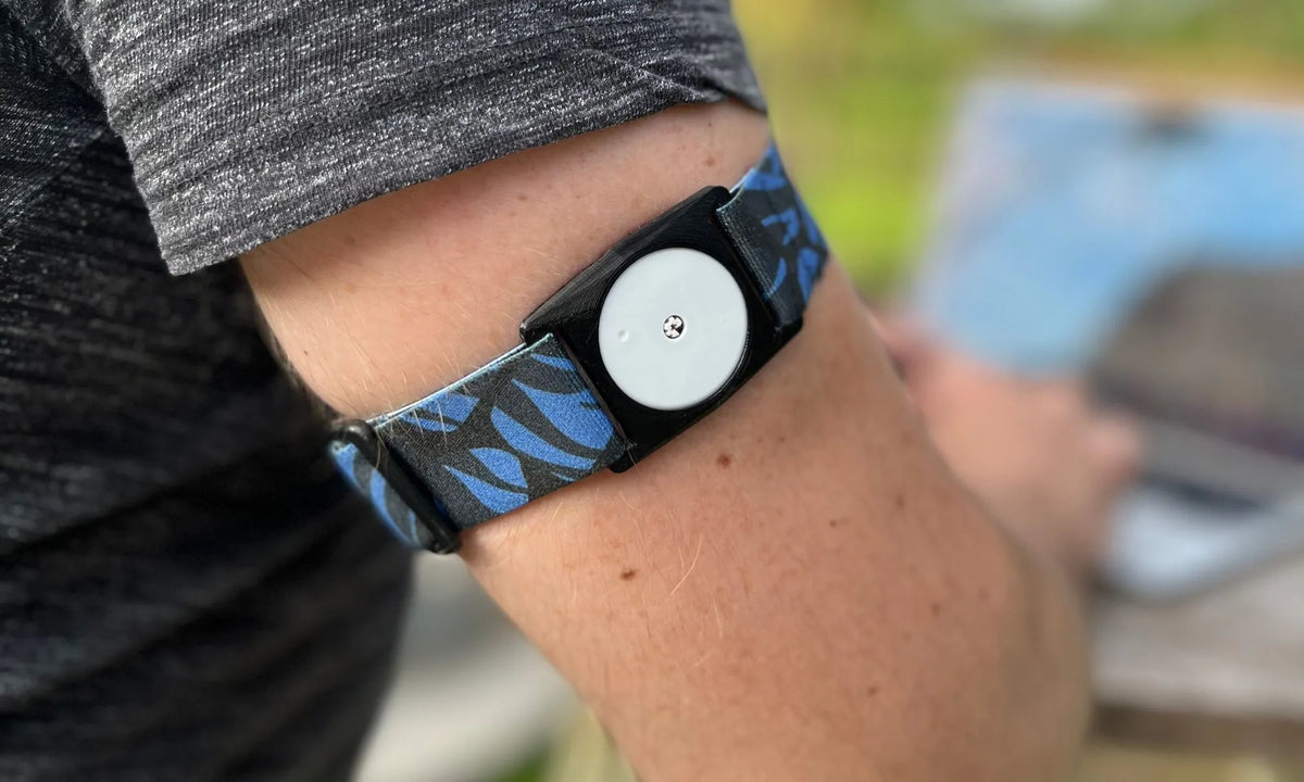 adjustable armband for sensor protection Imagen