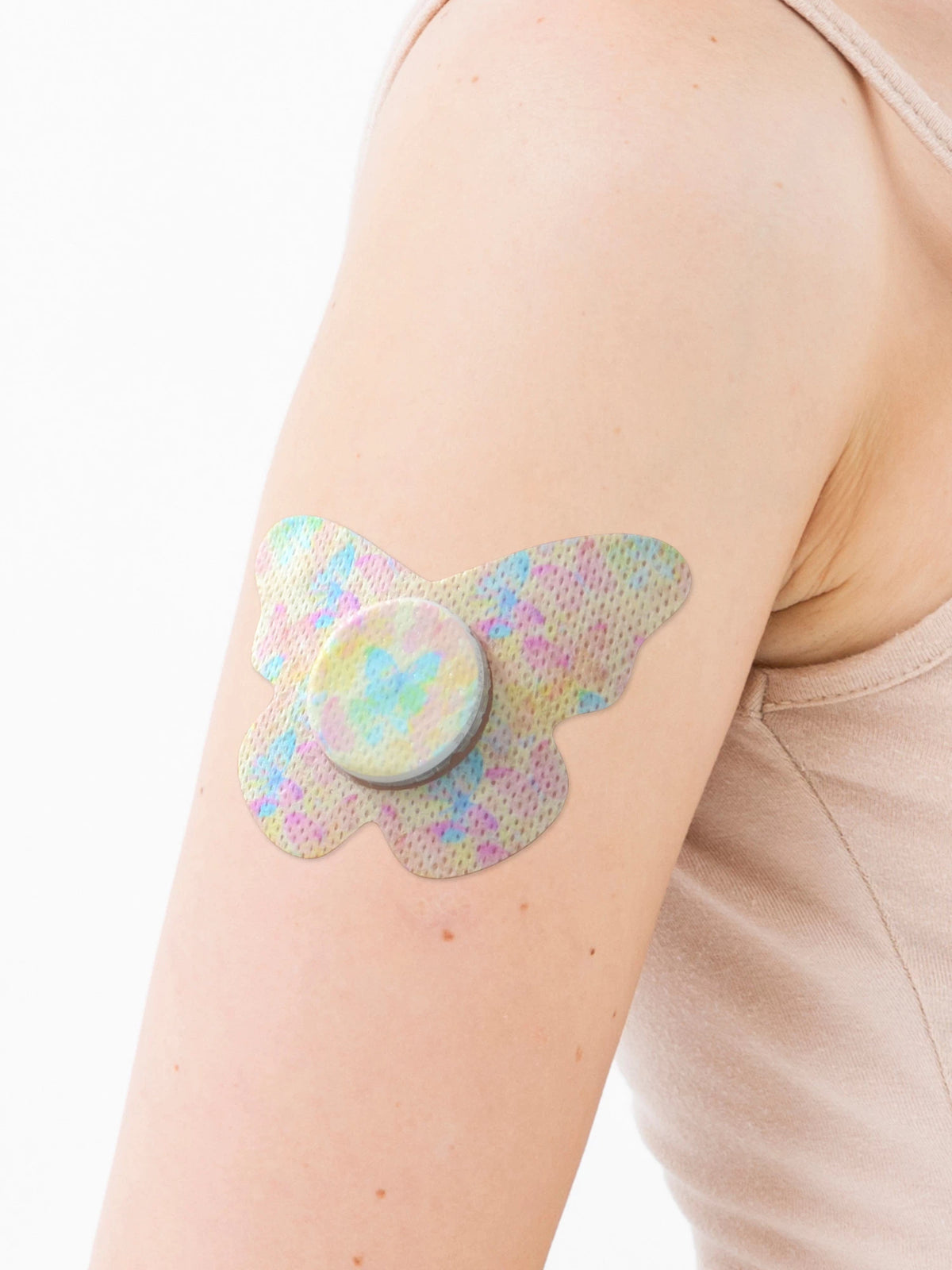 Parche adhesivo para FreeStyle Libre 2, forma de mariposa, en el brazo, primer plano