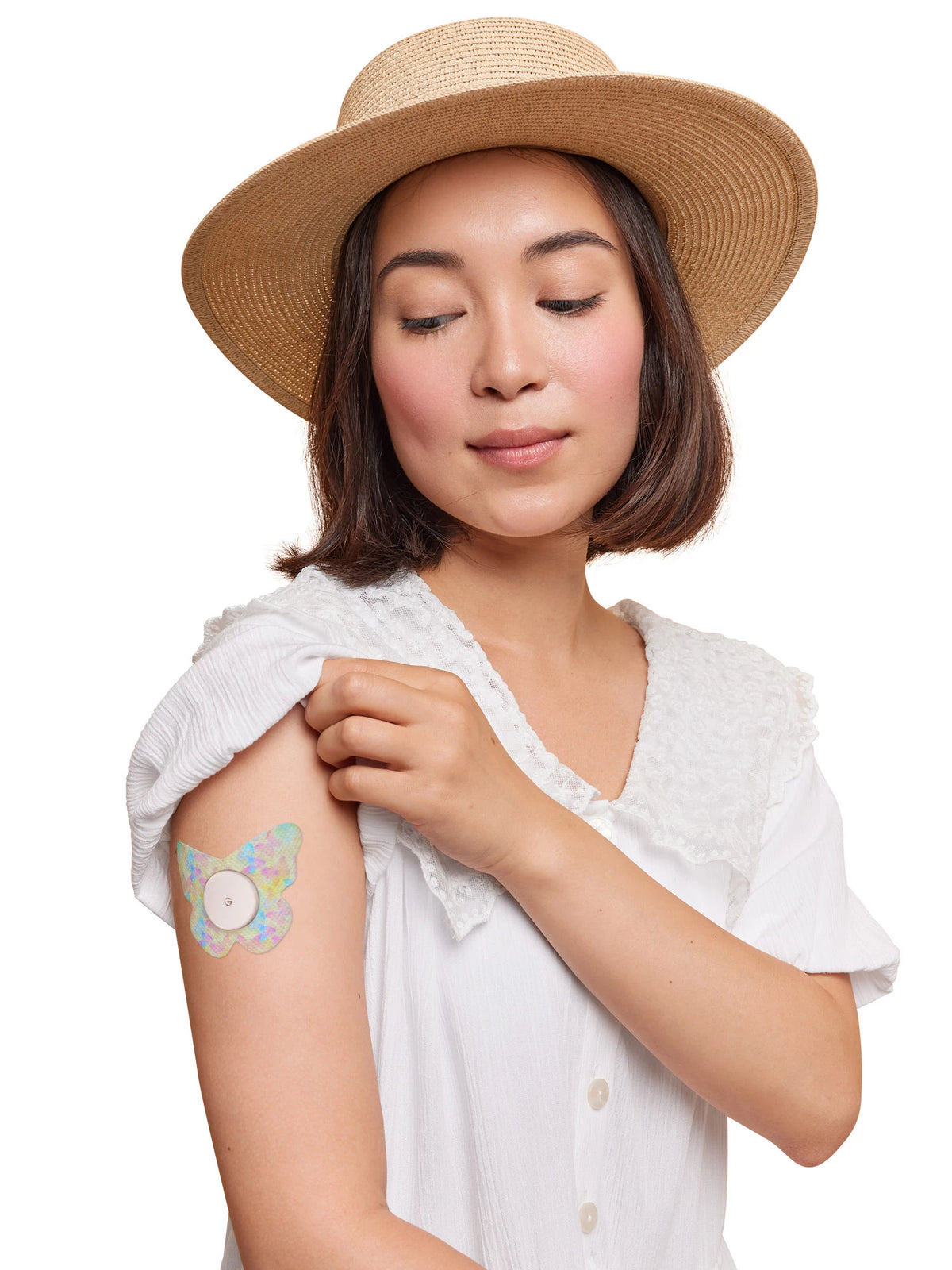 Parche adhesivo para FreeStyle Libre 2, forma de mariposa, en el brazo de una mujer