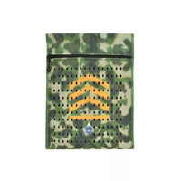 Insulin cooling wallet for kids with camouflage design, holds 4 insulin pens or 8 vials, featuring water evaporation technology.