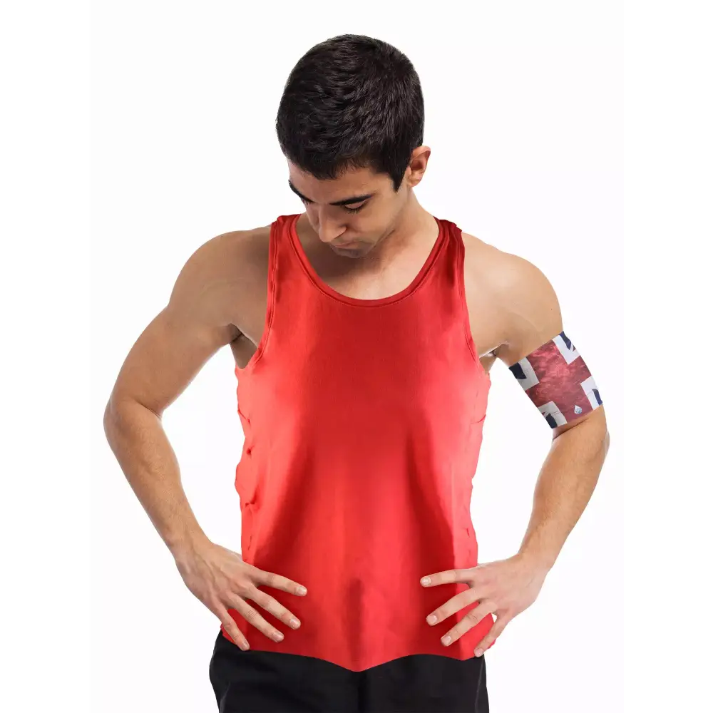 Tank top for insulin pump with integrated pockets in red color.
